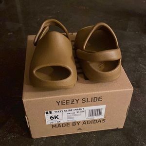 Brand New infant Yeezy slides